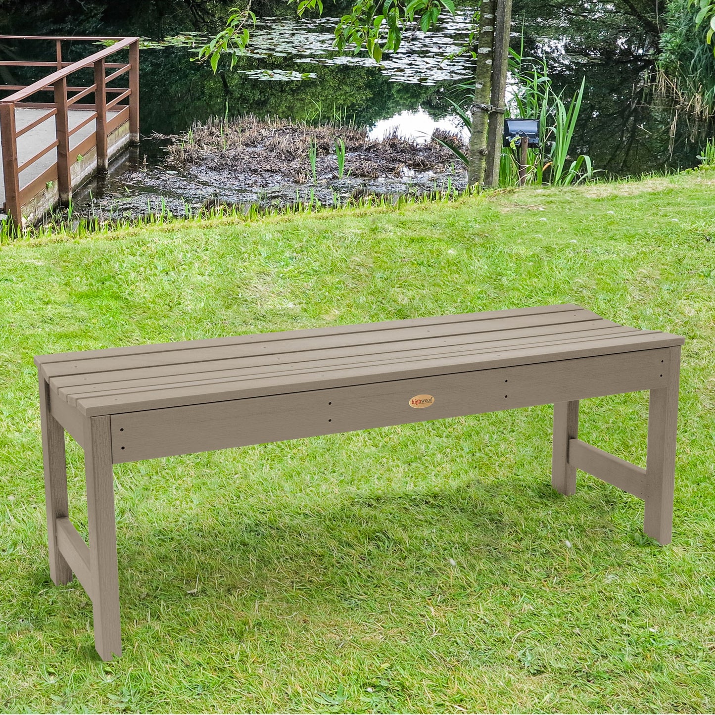 highwood Lehigh 46.1-in W x 17.2-in H Woodland Brown Plastic Traditional Bench